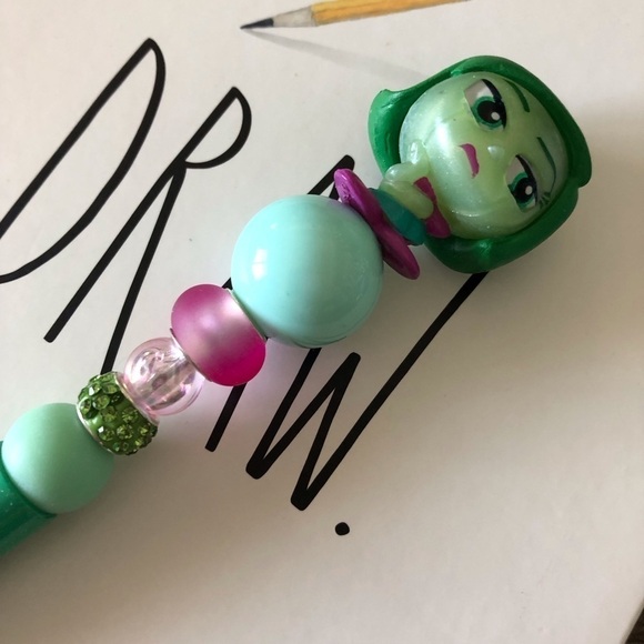 Disney Doorables: Inside Out: Disgust handmade beaded pen - Picture 1 of 3
